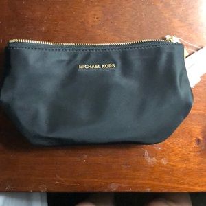 NWT Micheal Kors penny MD TRAVEL POUCH